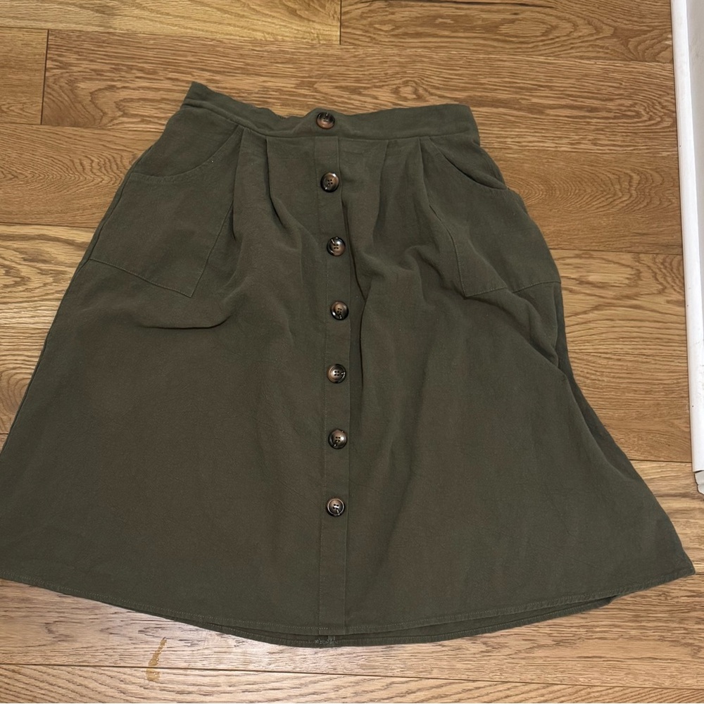 Casual Green Button-Down Skirt - Picture 2 of 4
